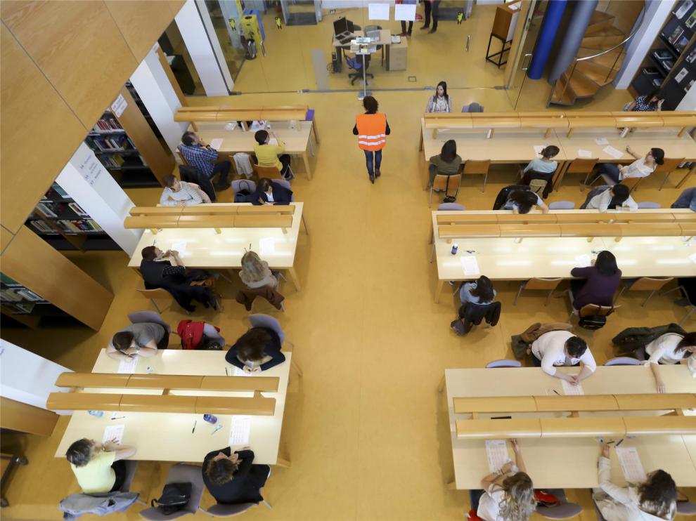 Casi medio millar de enfermeros se han examinado en la Escuela Politécnica de Huesca