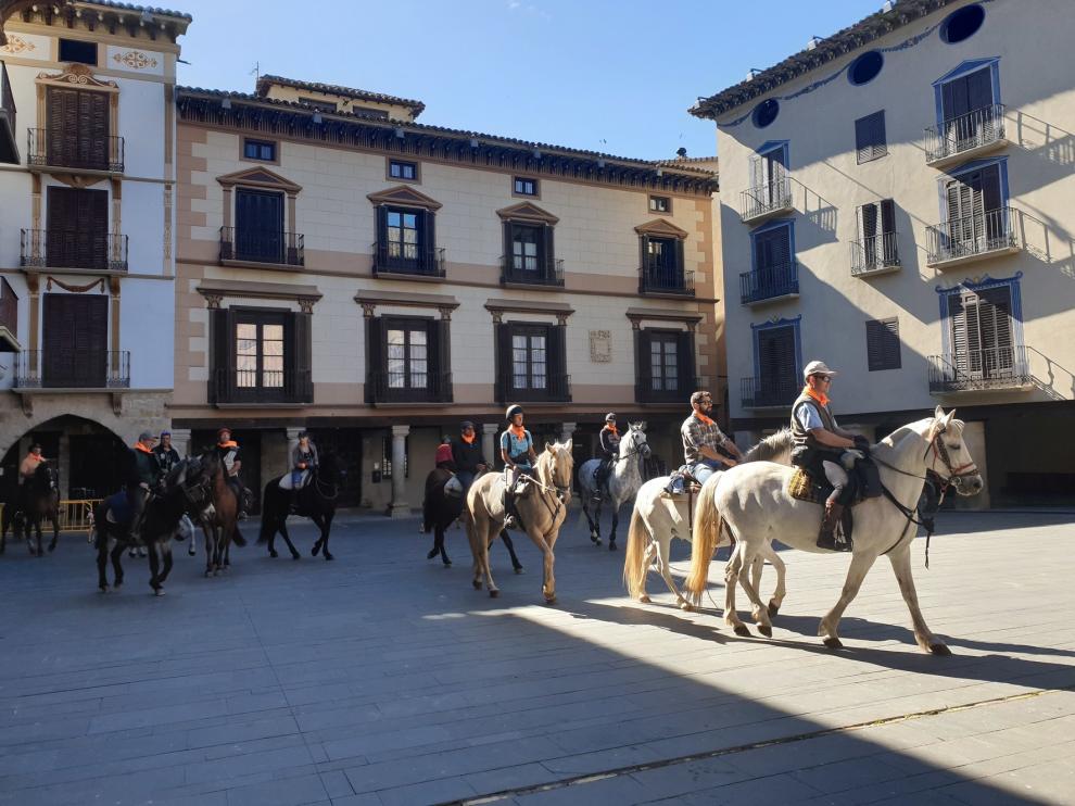 Una romería ecuestre une Graus y Torreciudad