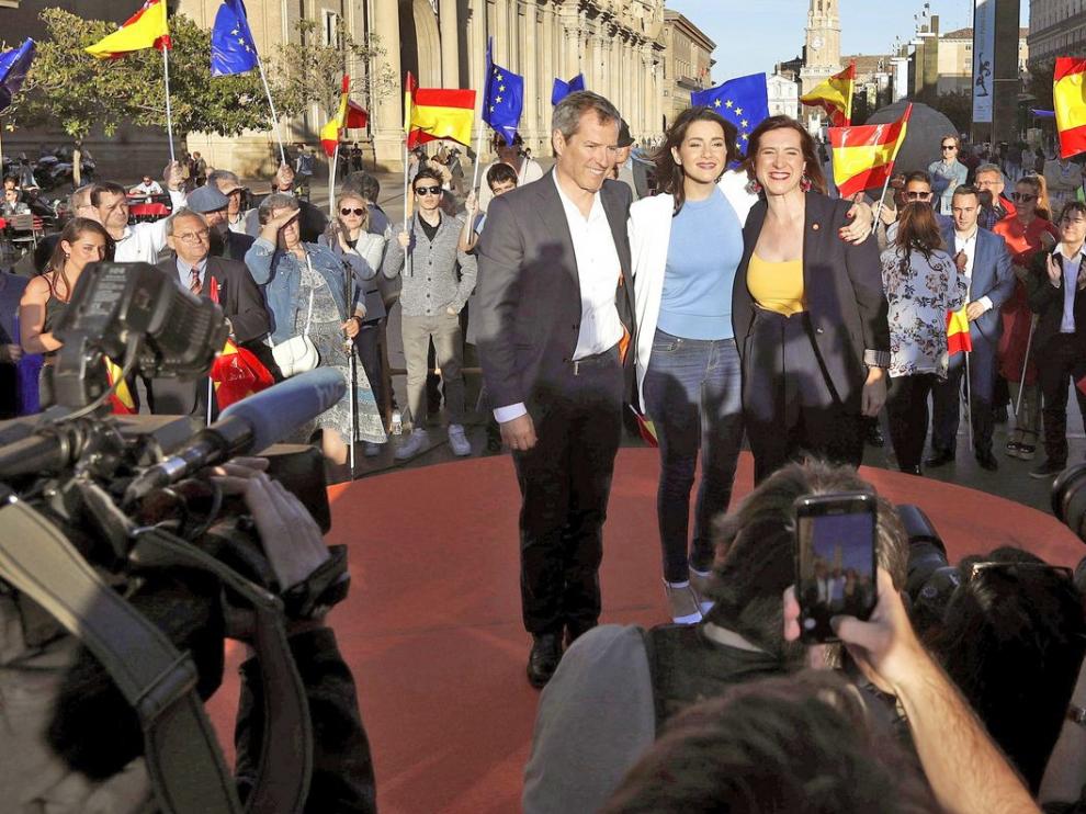 Arrimadas pide un "voto triple" para Cs para tener voz en Europa y defender las regiones