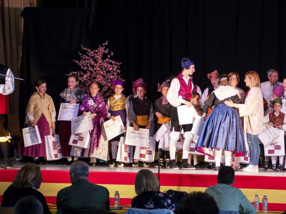 Elisa Huerva y Ainhoa Obón se llevan "premio" en el II Certamen de Jota Villa de Lanaja