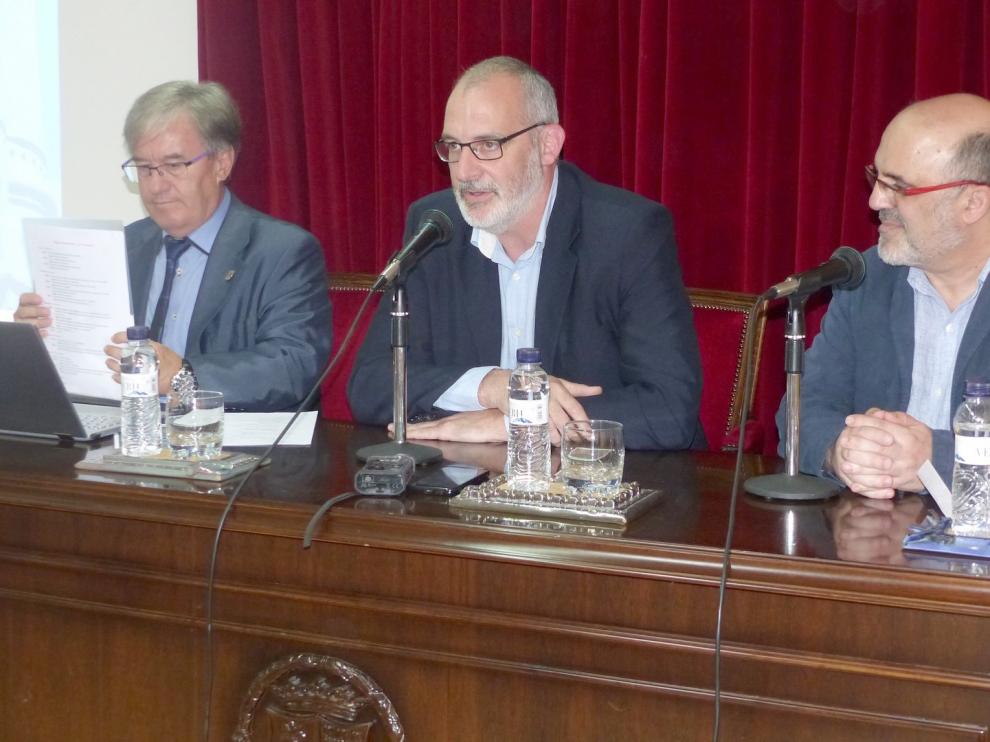 Un total de 113 alumnos de Monzón de más de 55 años dicen adiós a las clases