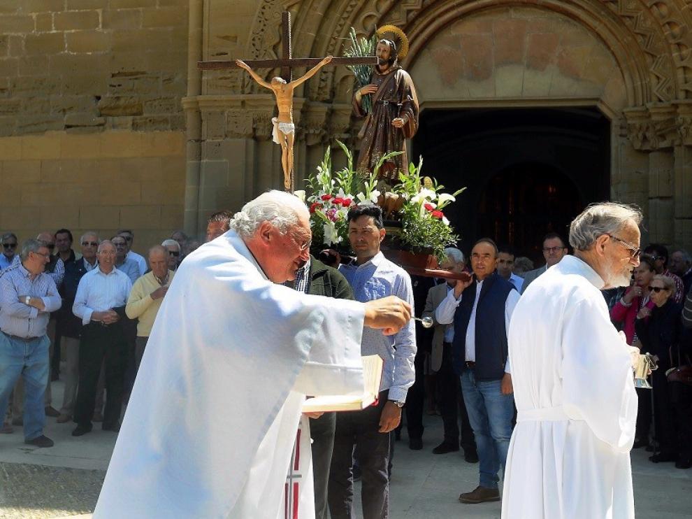 Una abarrotada ermita de Salas honra al patrón del agricultor