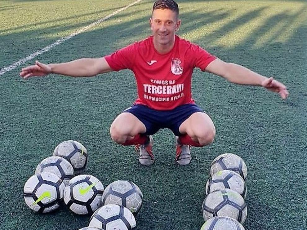 César Sanagustín, la clave goleadora en el regreso del Fraga a Tercera