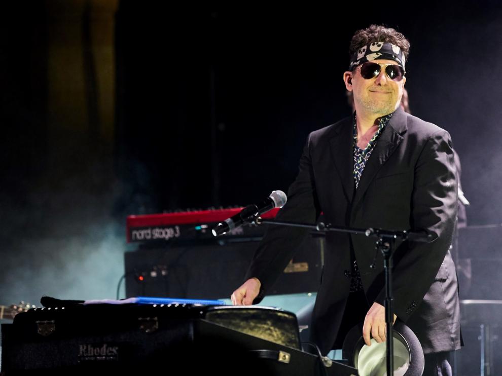 Calamaro emociona con su música y casi ofende con sus palabras en el Liceo de Barcelona