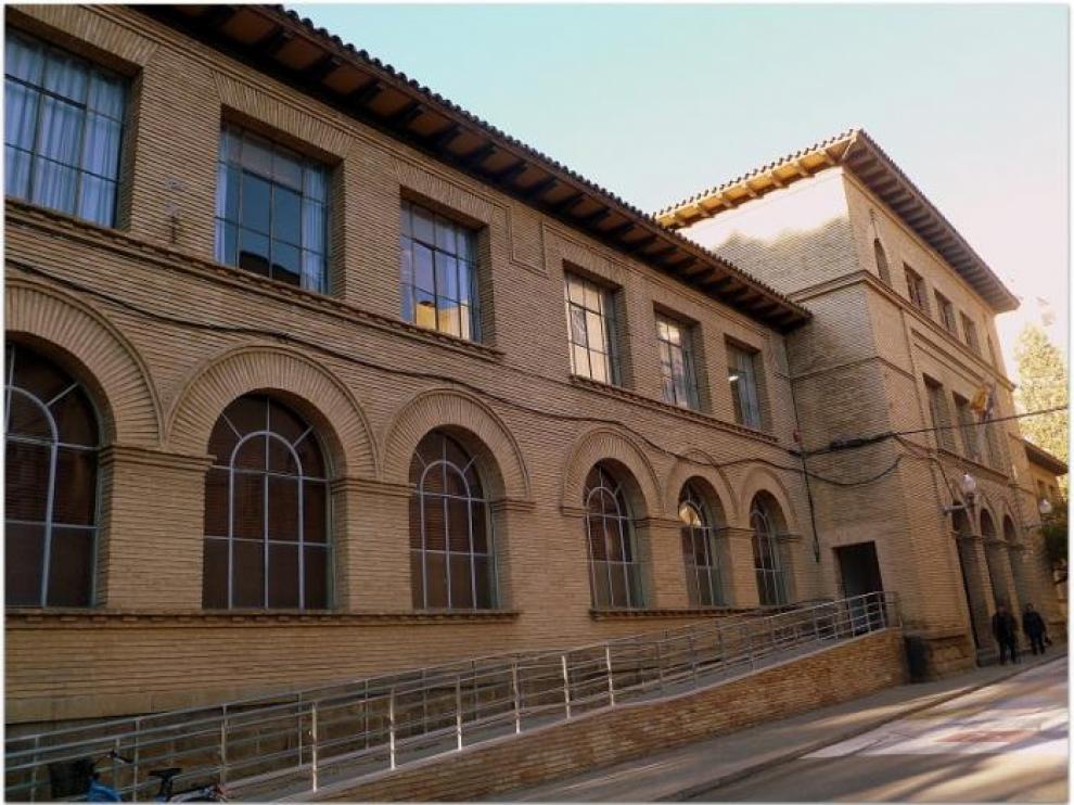 El colegio El Parque demanda un horario más amplio para usar el polideportivo municipal