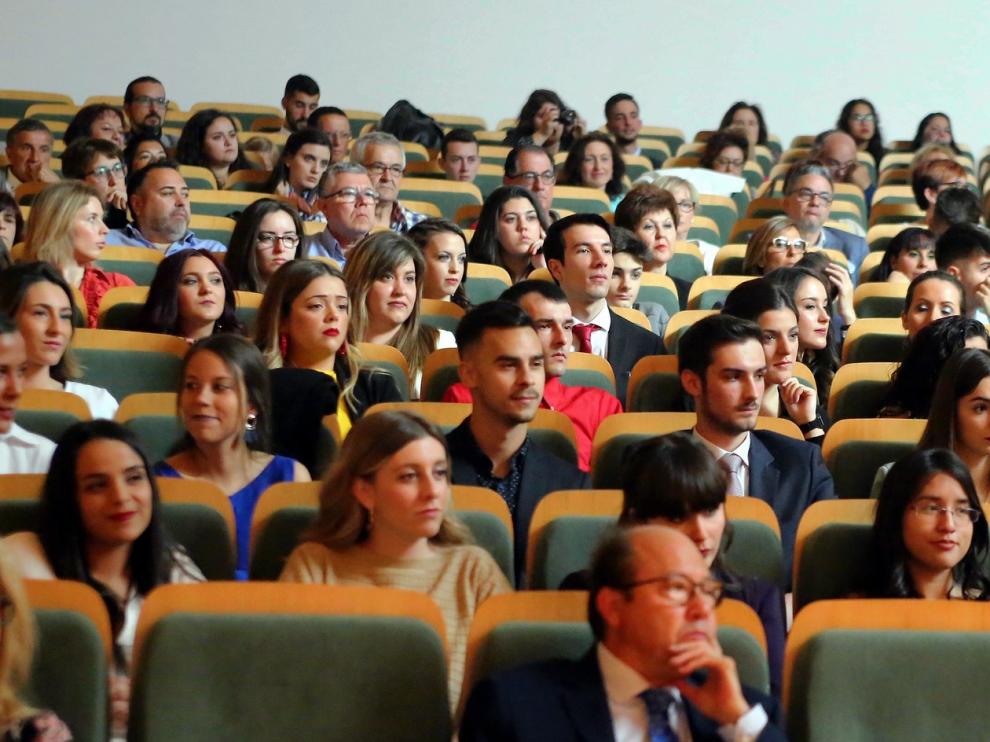 Entrega de diplomas a los nuevos profesionales de Enfermería