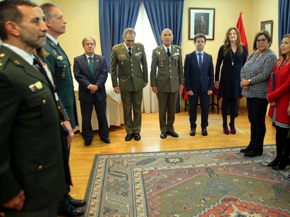 Defensa aplaude la reserva a militares en las oposiciones