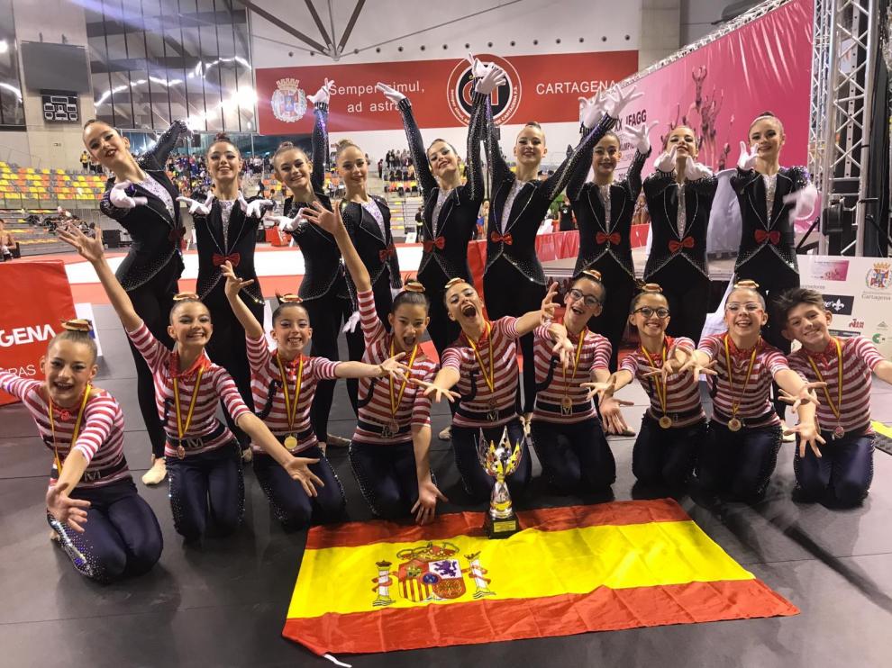 Los gondolieri del Club 2000 Barbastro se llevan el oro a los sones de "O sole mío"