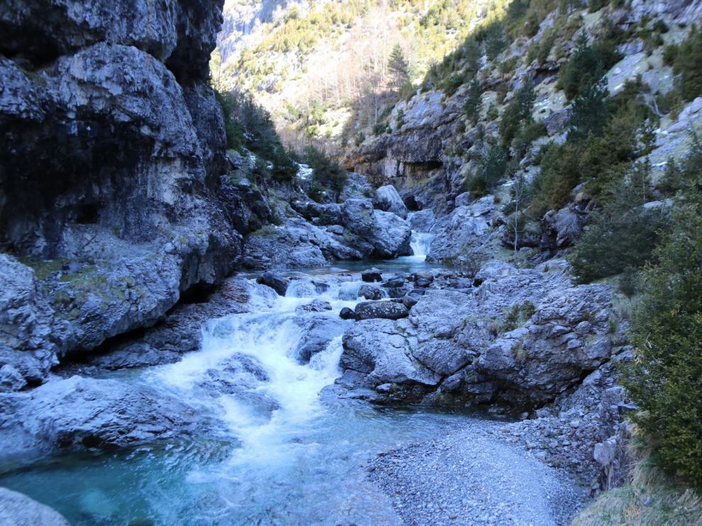 San Úrbez se abre por fin, camino de Añisclo a Huesca