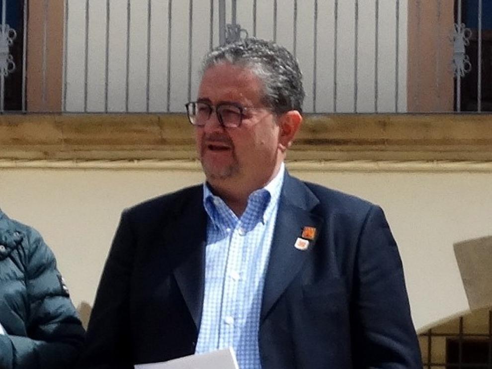 Carrera reafirma su compromiso con los barrios rurales y la carretera de Apiés