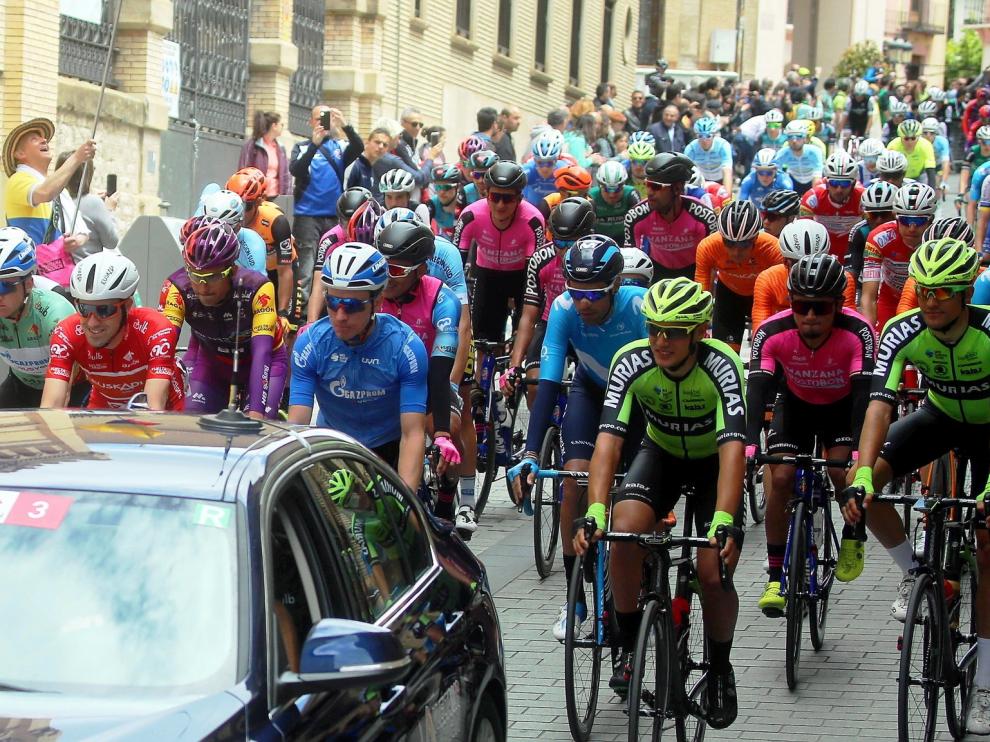Huesca se vuelca en una multitudinaria salida de etapa