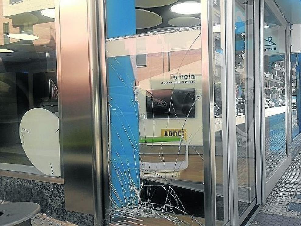 Roban en una tienda de telefonía de Sabiñánigo en menos de 30 segundos