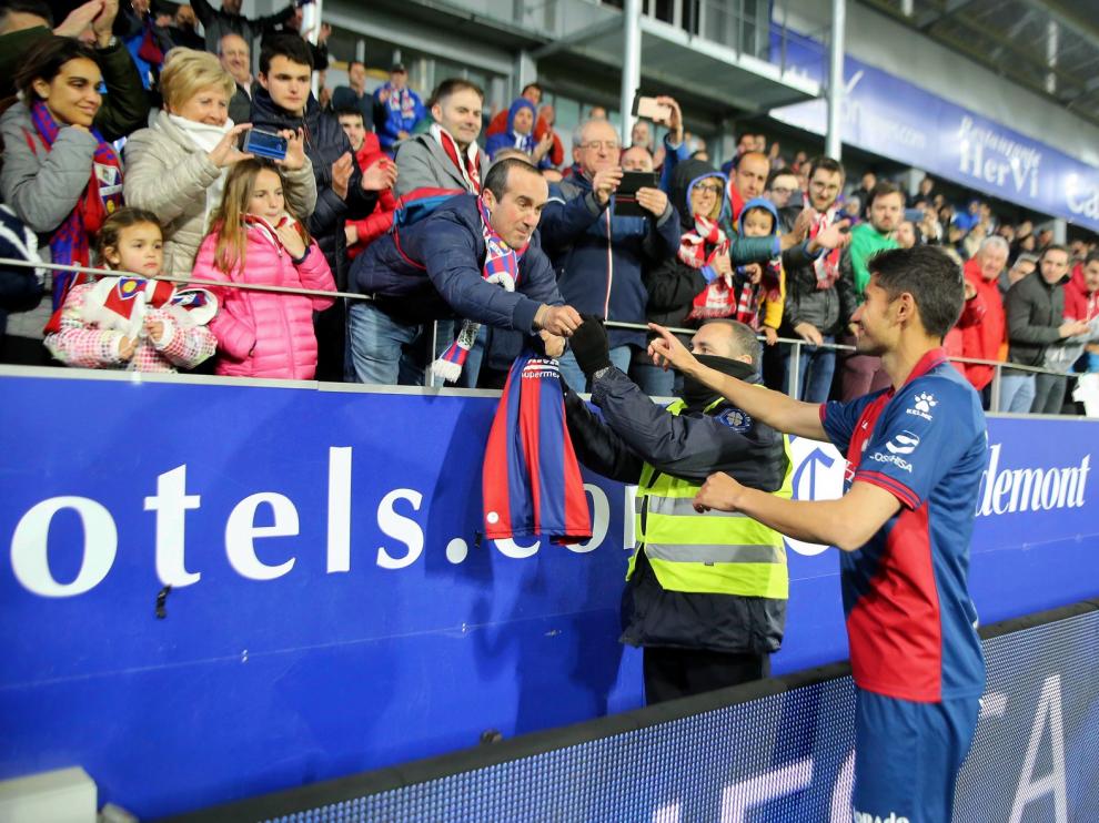 Varios jugadores del Huesca se despiden de la afición con mensajes en la redes sociales