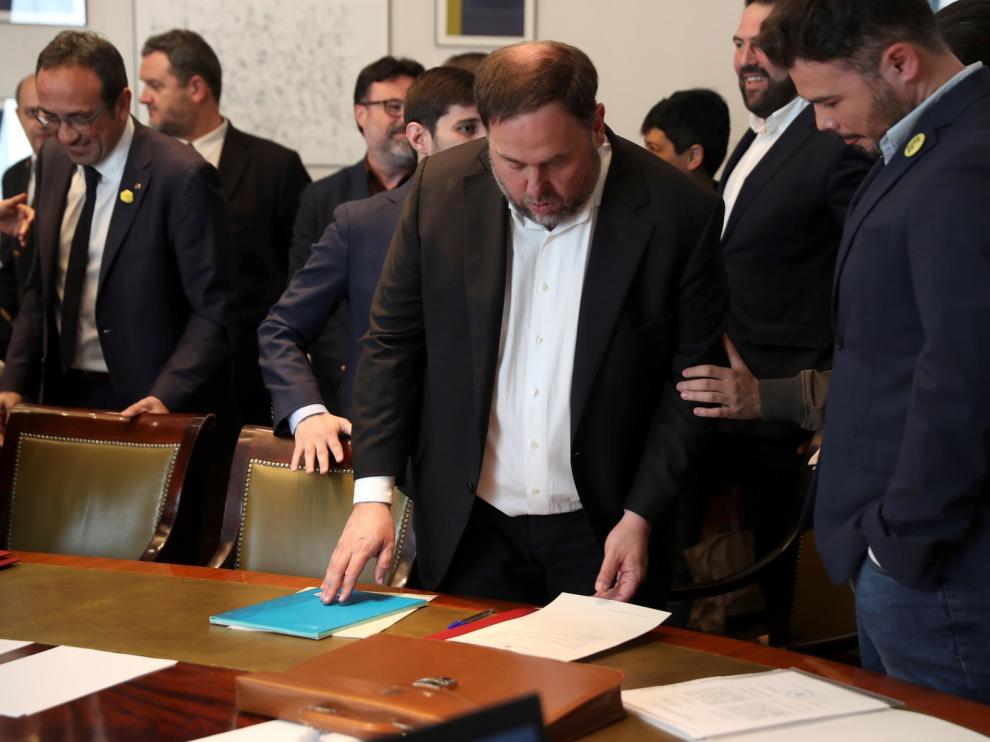 Los políticos presos recogen sus actas de diputados
