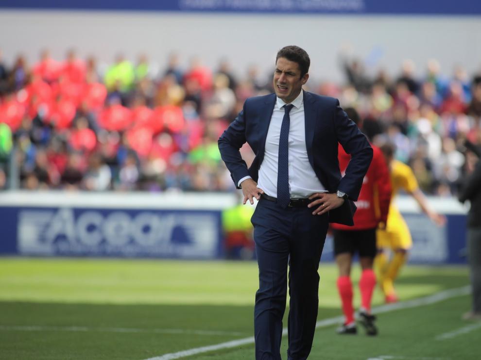 Míchel y Julio Velázquez son los favoritos para dirigir el banquillo del Huesca