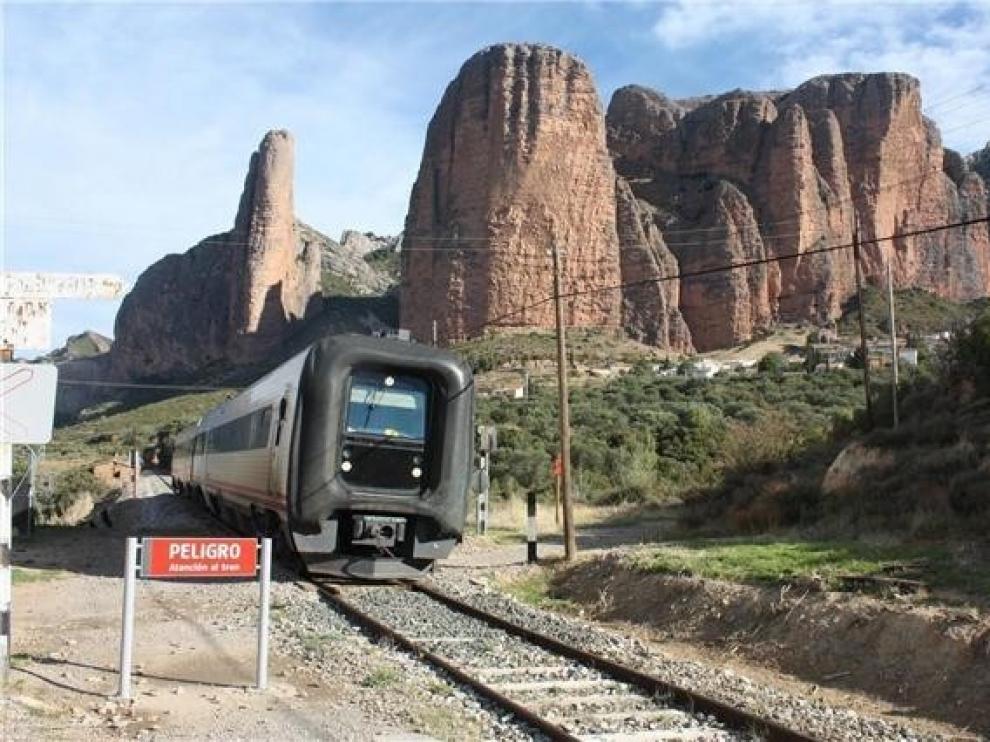 Un problema en la vía corta el tráfico del Canfranero que prevé reabrir este miércoles