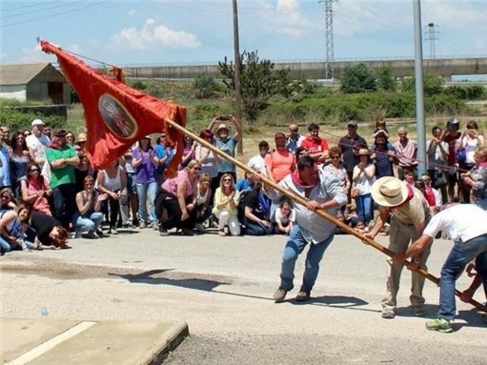 Tardienta vive este miércoles su día grande de las fiestas con el Saludo a la Bandera