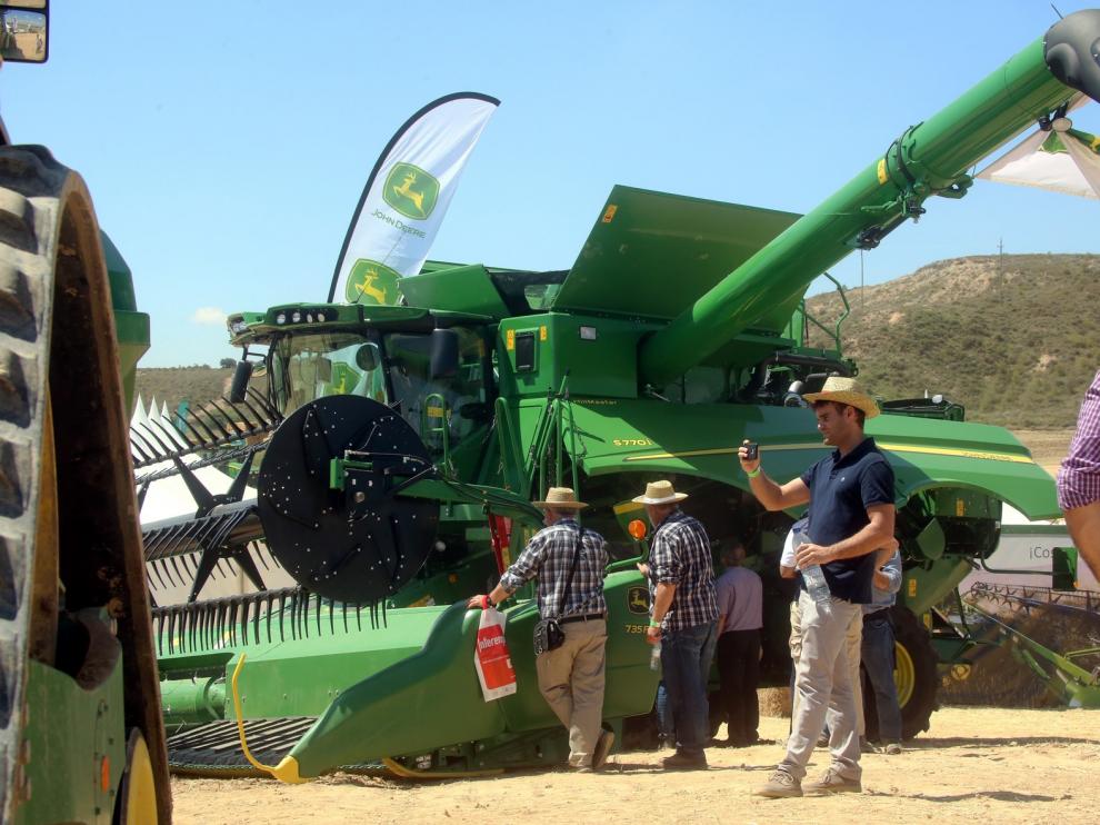 Demostraciones de siega, sembrado y empacado en Demoagro, con los últimos avances en maquinaria agrícola
