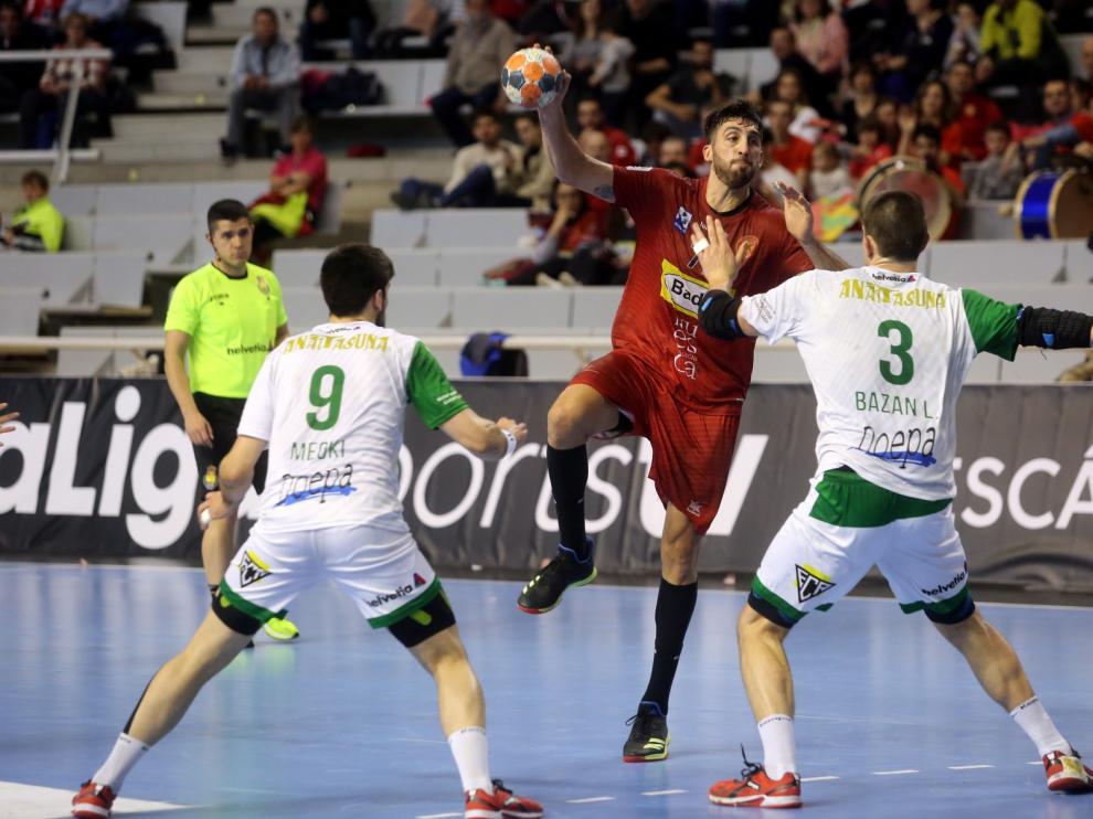 El lateral izquierdo del Bada Huesca Nico Bonanno cierra "una linda etapa"