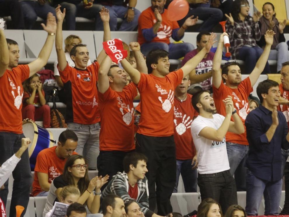 La Peña Orgullo de Huesca organiza una fiesta para despedir la liga a lo grande