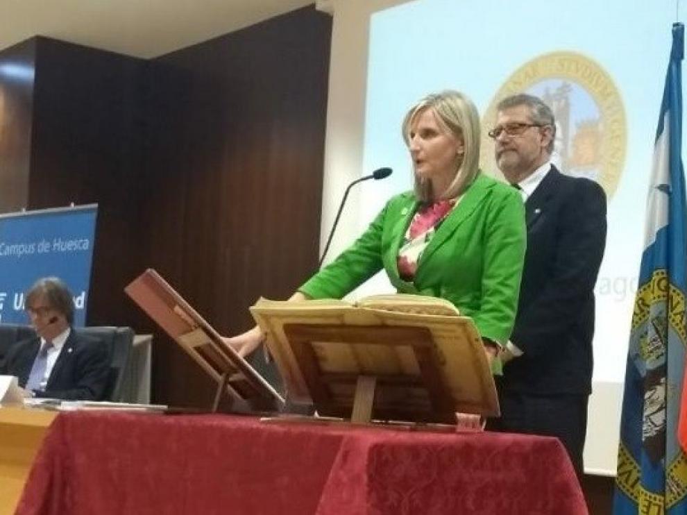 Toma posesión la nueva decana de la Facultad de Empresa de Huesca, Melania Mur
