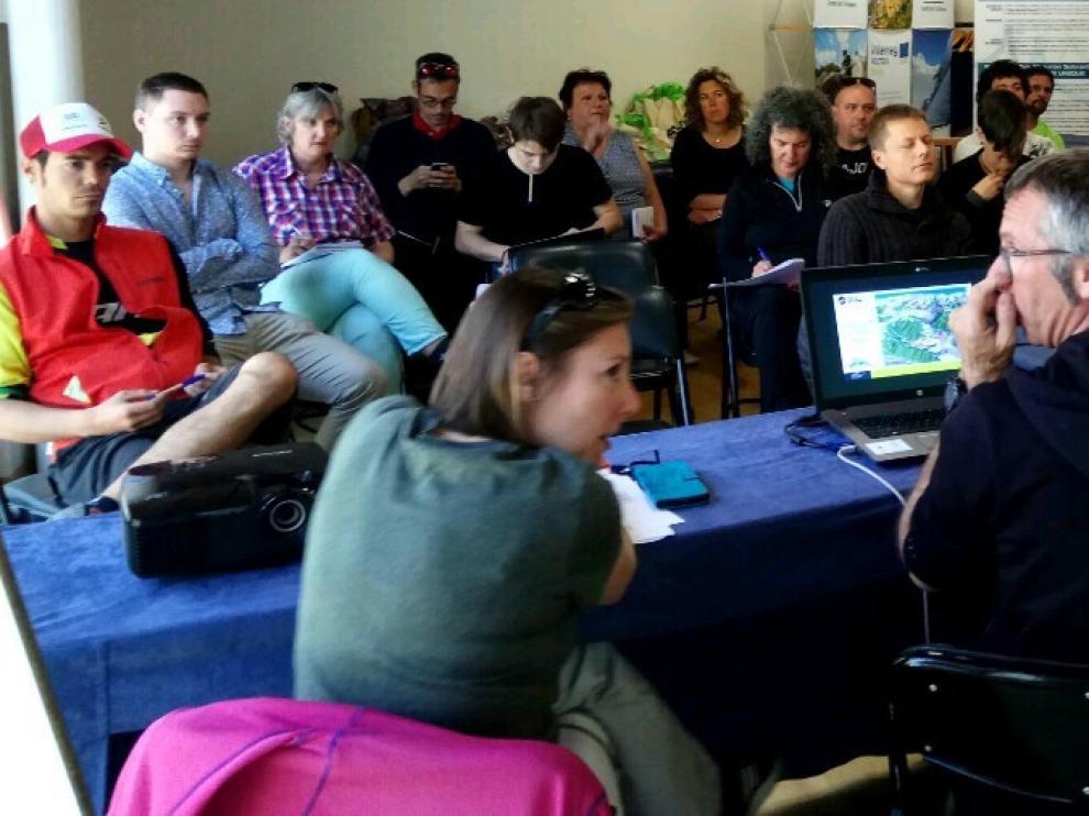 Informadores turísticos y profesionales de la BTT conocen el Valle del Louron