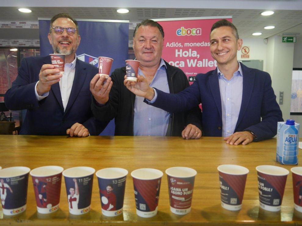 El Huesca y Eboca lanzan una colección de vasos de café de los jugadores