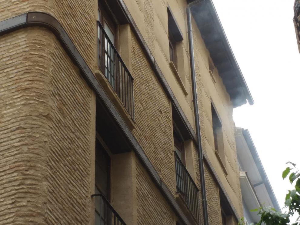 Los bomberos controlan un incendio en la Frutería del Vero de Barbastro