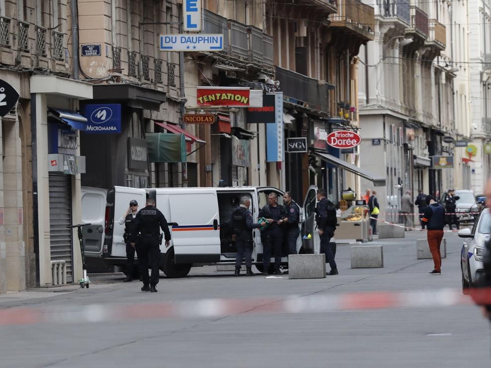 Pánico en Lyon por la explosión de un artefacto que hiere a 13 personas