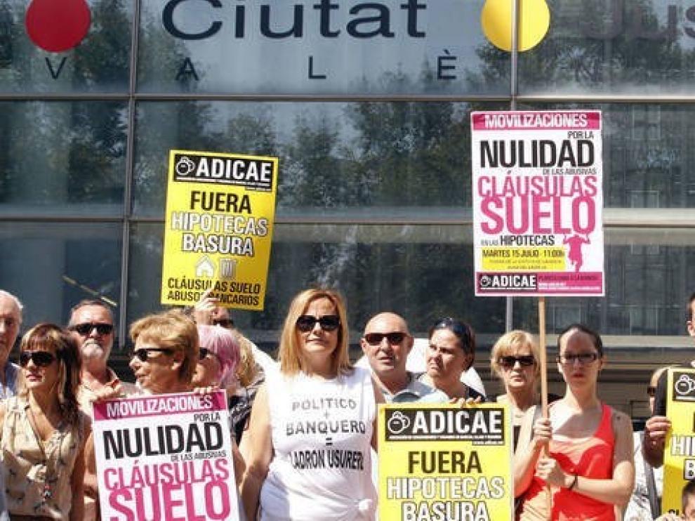 La banca ha devuelto por cláusulas suelo 4.512 euros de media