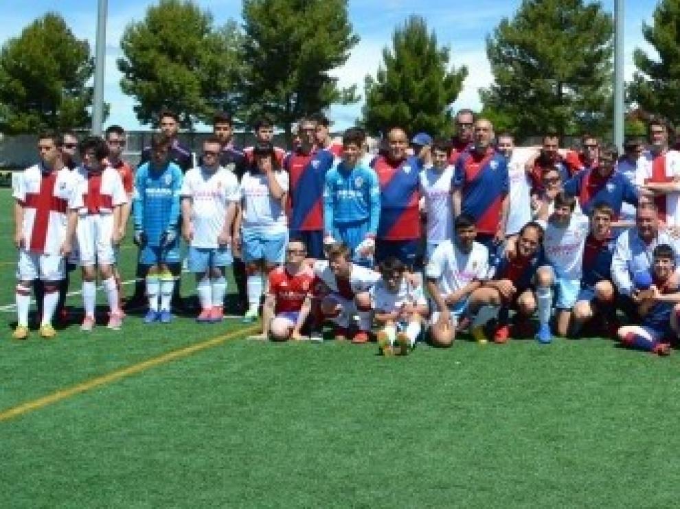 El derbi aragonés más "genuino" ofrece un gran espectáculo a cientos de aficionados