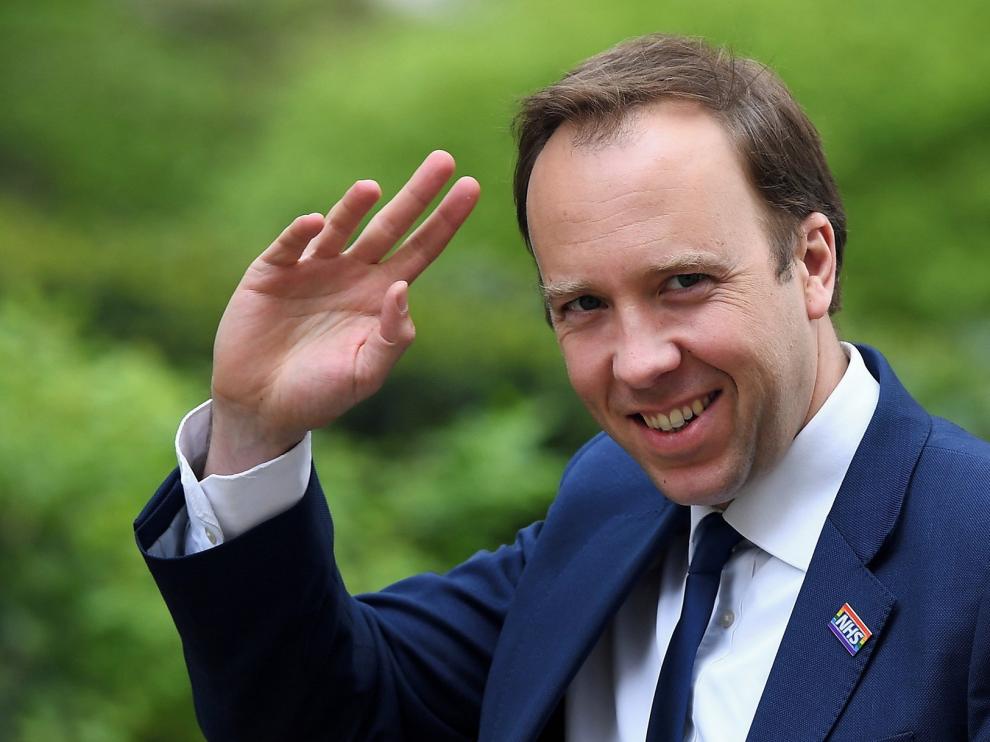 La batalla por el liderazgo se intensifica a cinco meses para el "brexit"