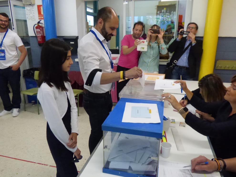 Una mesa de Barbastro se completa con un votante al no acudir las personas citadas