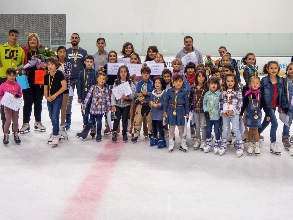 La sección de patinaje artístico del CH Jaca cierra el curso con una entretenida gala