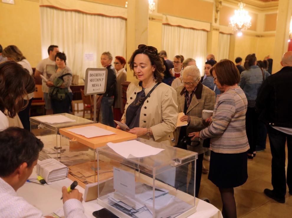El PSOE se impone en ocho de los diez colegios electorales de la ciudad de Huesca