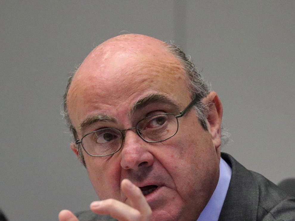 Guindos: "Si se debilita el crecimiento, aumentarán los riesgos financieros"
