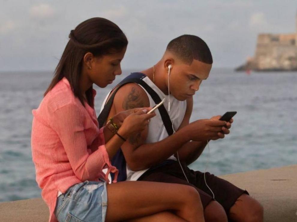 Cuba legaliza el 'wifi' privado y permitirá a la población navegar por Internet en sus casas y negocios