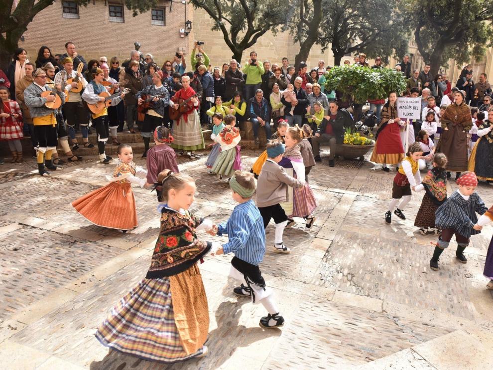 La cantera del folclore llena Huesca de tradiciones