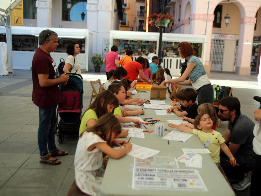 Un taller de cuentos muestra a los niños cómo se extinguieron los dinosaurios