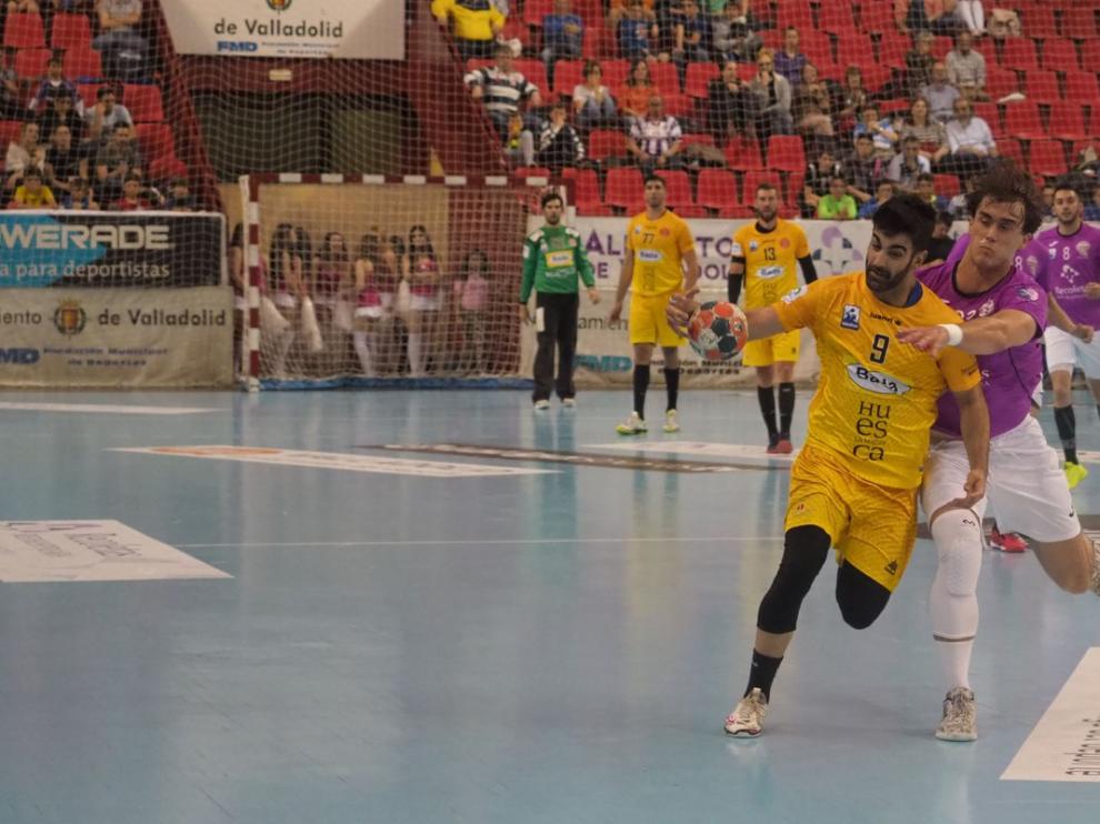 Arguillas, Oier y Cama renuevan con Bada Huesca
