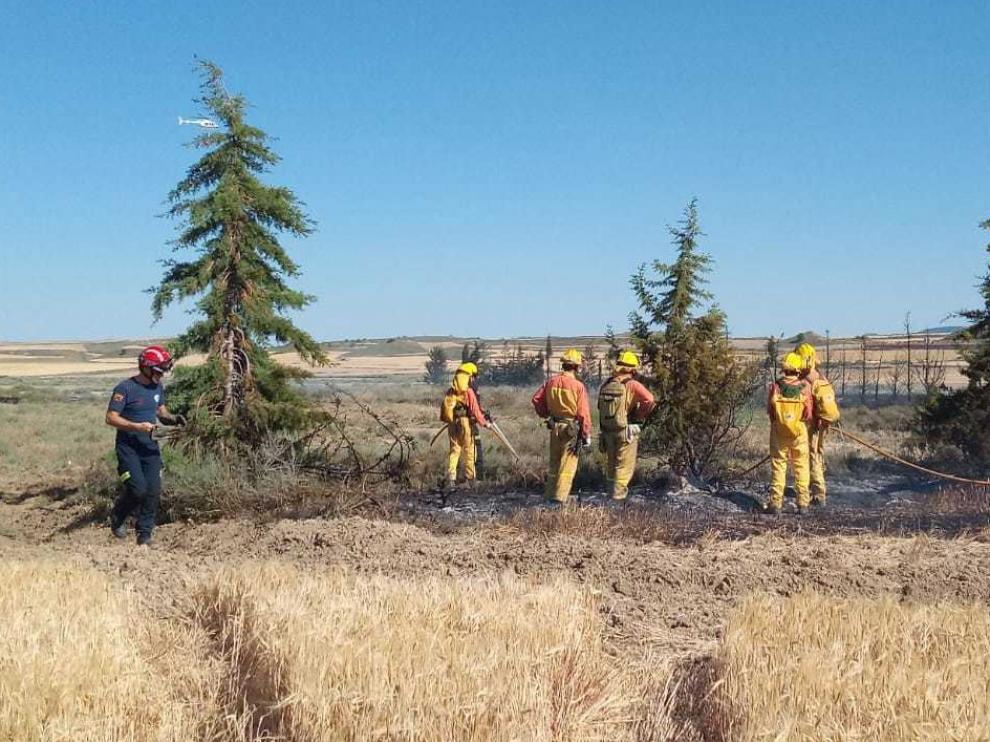 Vecinos y emergencias sofocan un incendio en Alcubierre