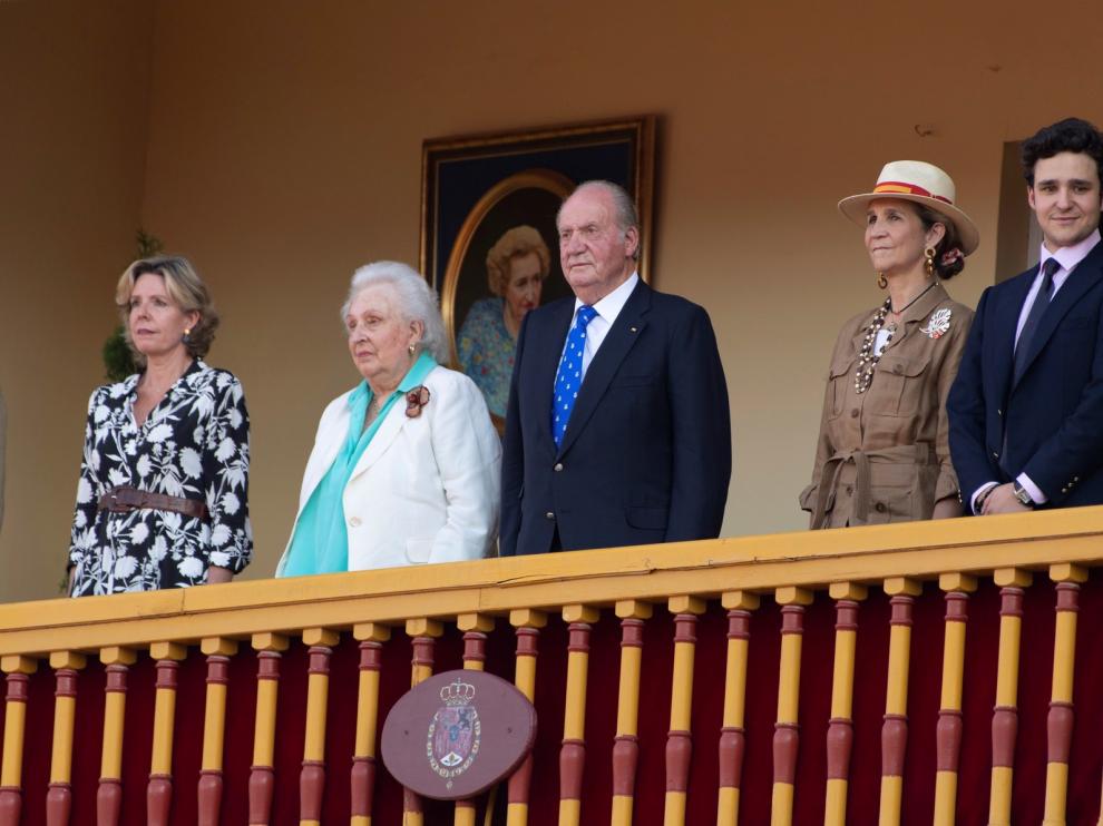 El rey Juan Carlos I, aclamado en el día de su retirada