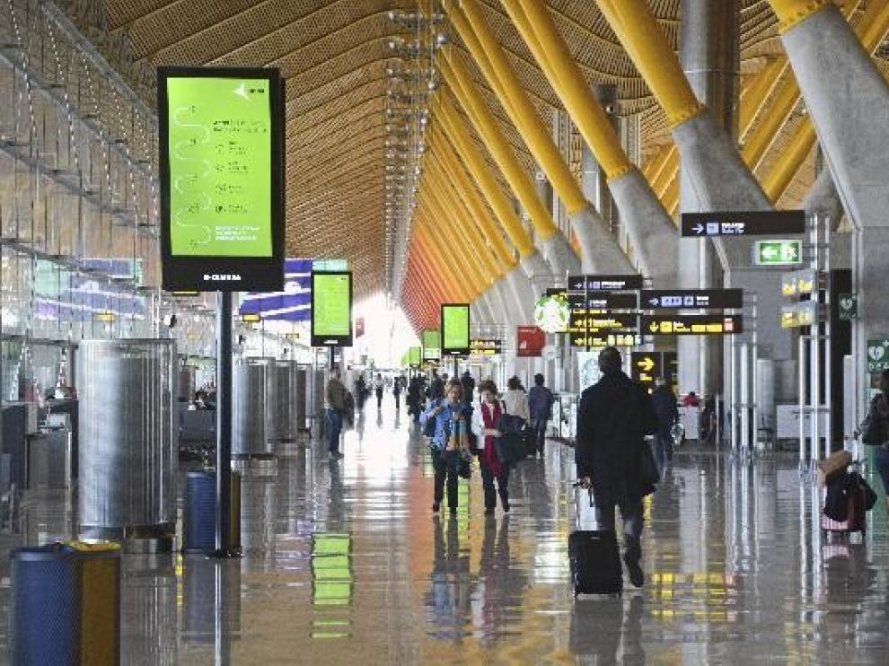 Barajas batió este domingo su récord histórico en un día con más de 1.740 vuelos