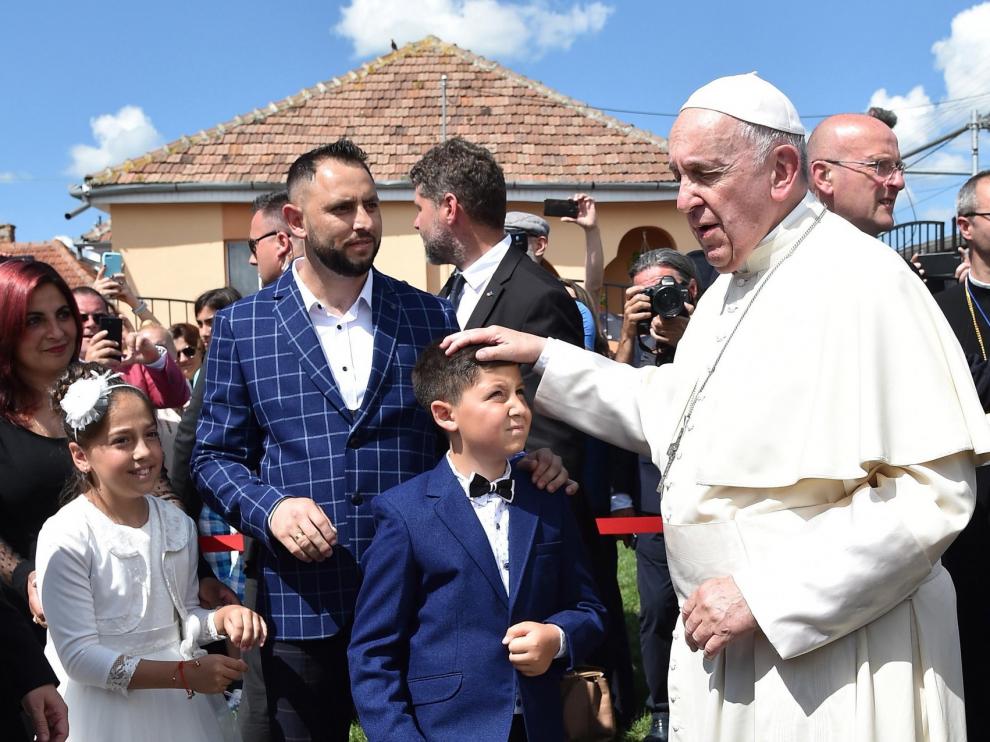 El papa pide perdón a los gitanos por su maltrato