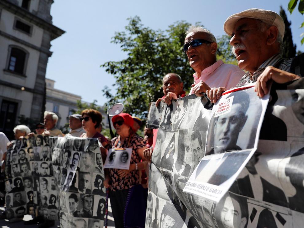 El Supremo suspende la exhumación de Franco