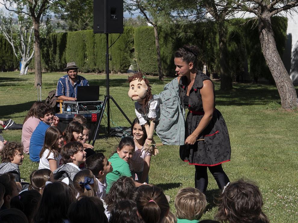 Imaginaria lleva su teatro pedagógico y su “arteterapia” a escolares y ancianos
