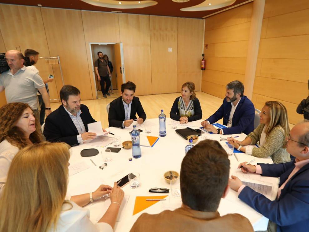 PP y Cs aprecian una "sintonía total" de cara a un acuerdo de gobernabilidad para el Ayuntamiento de Huesca