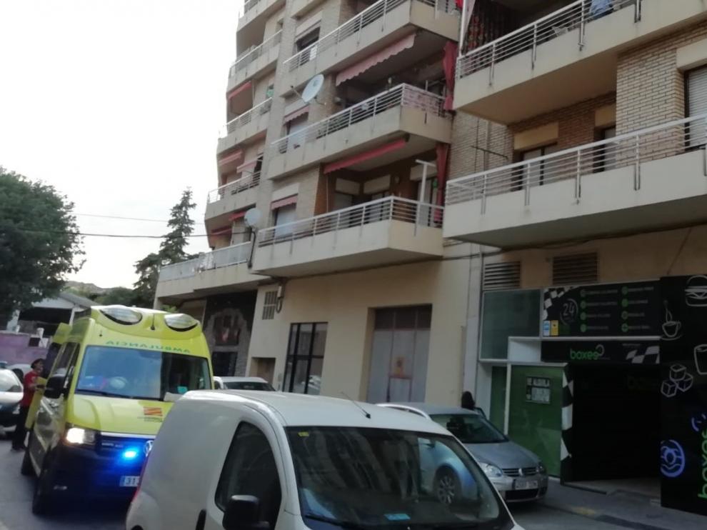 Herido tras descolgarse desde un cuarto piso por una fachada en Barbastro
