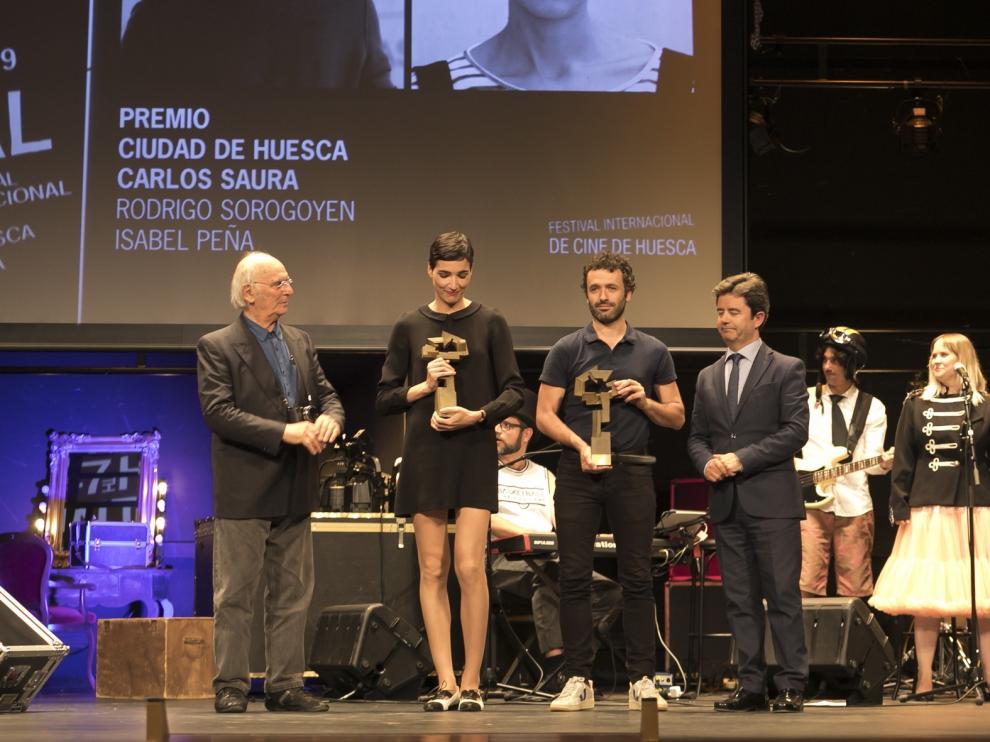 Isabel Peña y Rodrigo Sorogoyen recogen en Huesca el Premio Carlos Saura