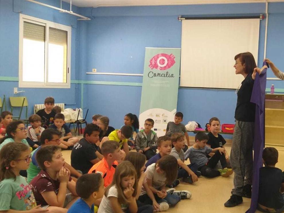 Cerca de 120 escolares de Huesca acaban el curso con "Gafas para la igualdad"